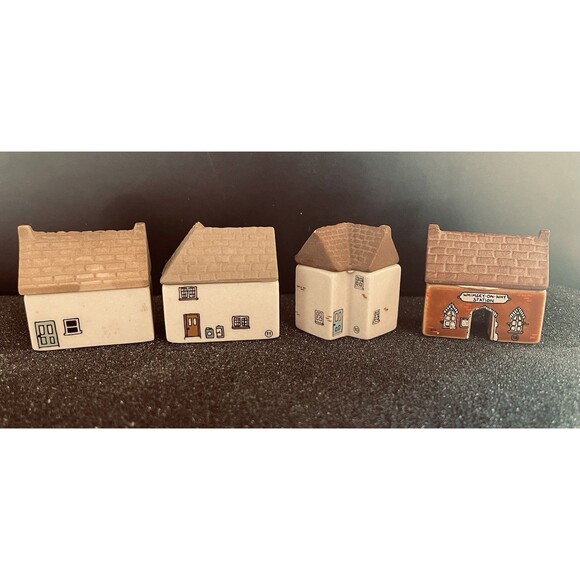 Lot of 4 VTG Wade England Whimsie-on-Why Village Houses + 1 Damaged Please READ - Picture 2 of 12